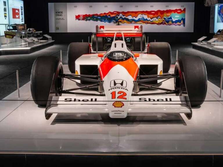 oi-oraioteres-eikones-apo-tin-ekthesi-formula-one-exhibition-730626