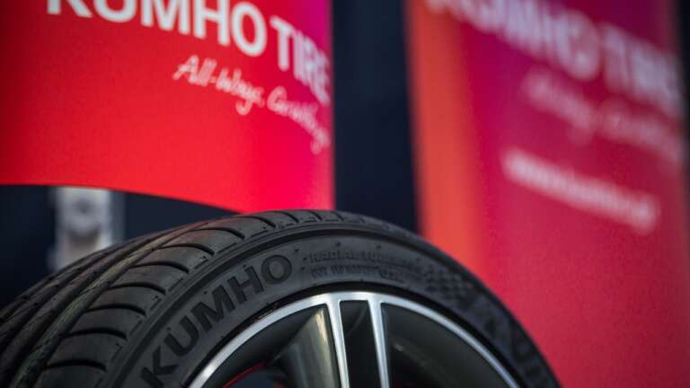 kumho-to-elastiko-ecsta-ps71-ev-kerdizei-to-vraveio-if-design-737092