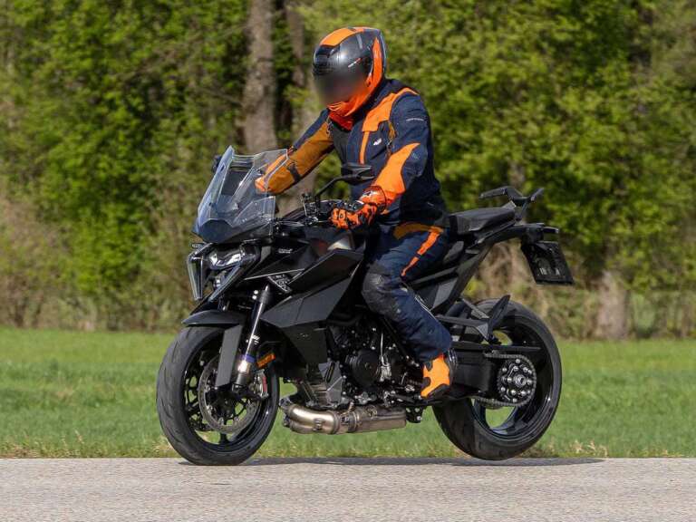 epivevaionetai-episima-to-ktm-1390-super-duke-gt-733703