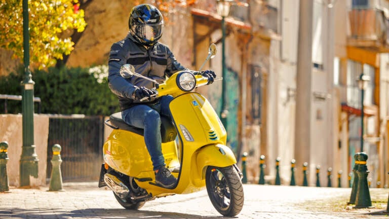 dokimi-vespa-primavera-125-s-sygchrona-diachroniki-744509