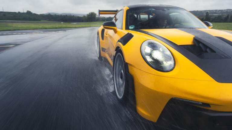 porsche-911-gt3-rs-nea-elastika-michelin-eidika-gia-vregmeno-750471